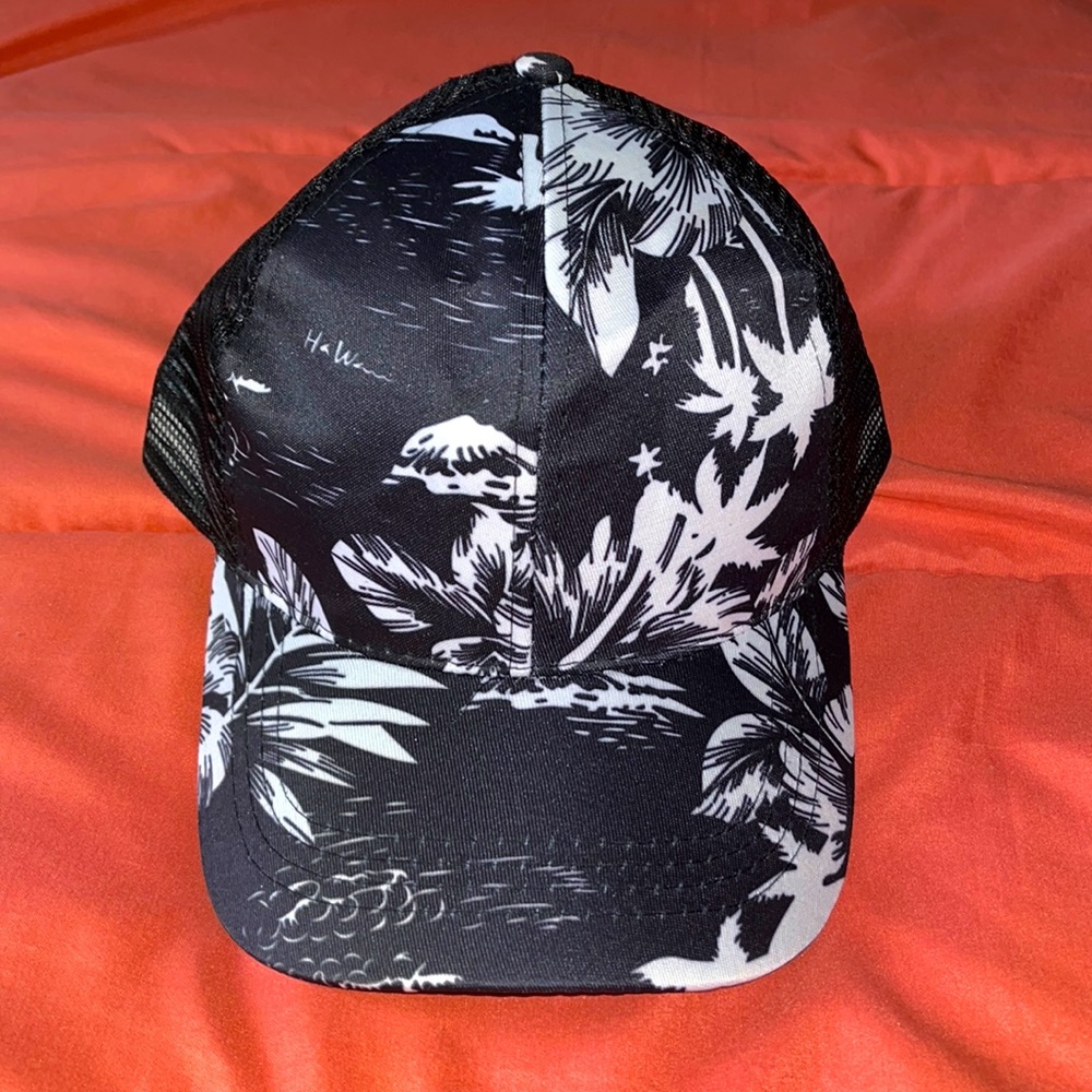 BUNDLE💕Monochrome Tropical Design Baseball Cap w/ mesh backing + snapback